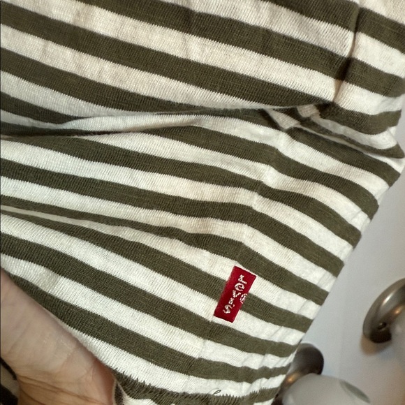 NWT Levi's Olive and White Striped T-Shirt XXL - Picture 4 of 7